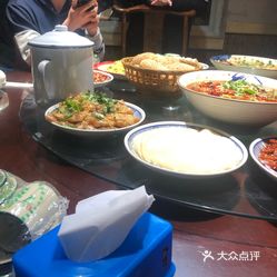 探寻项城二高美食新地标，鸡味佳肴热线尽在掌握！